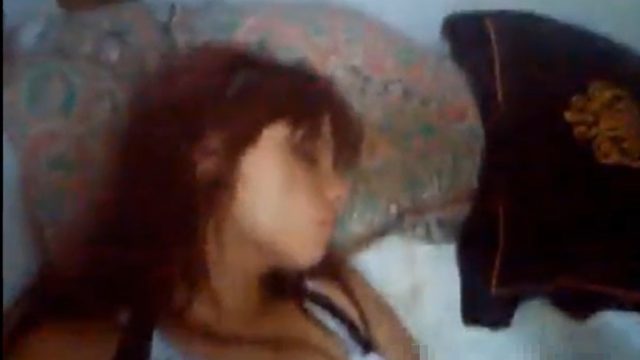 Colegiala dormida follada por su primo