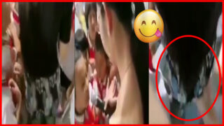 Manoseando a la reportera (Aprovechando el tumulto 😋)